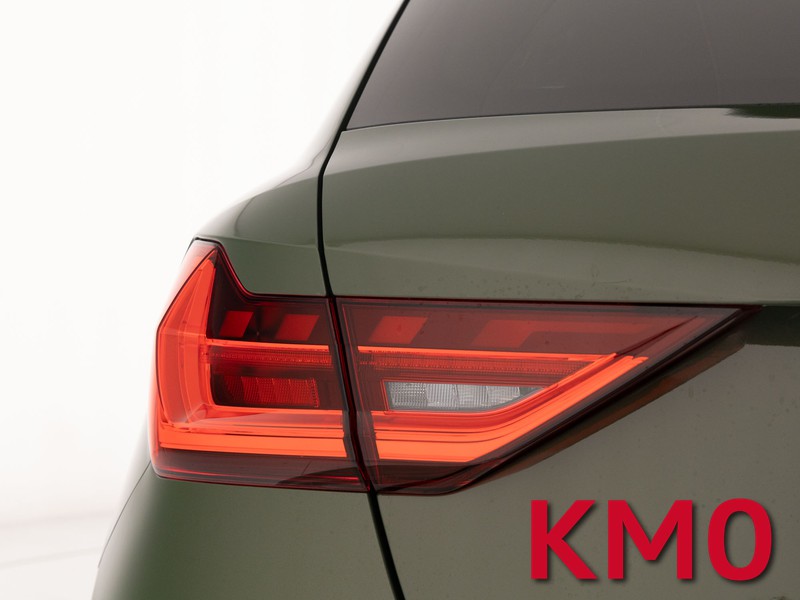 Audi A1 sportback 40 2.0 tfsi identity black 207cv s-tronic