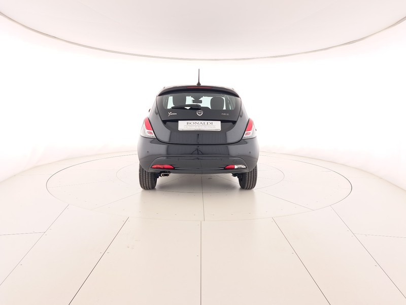 Lancia Ypsilon: Sistemi di protezione per bambini - Sicurezza