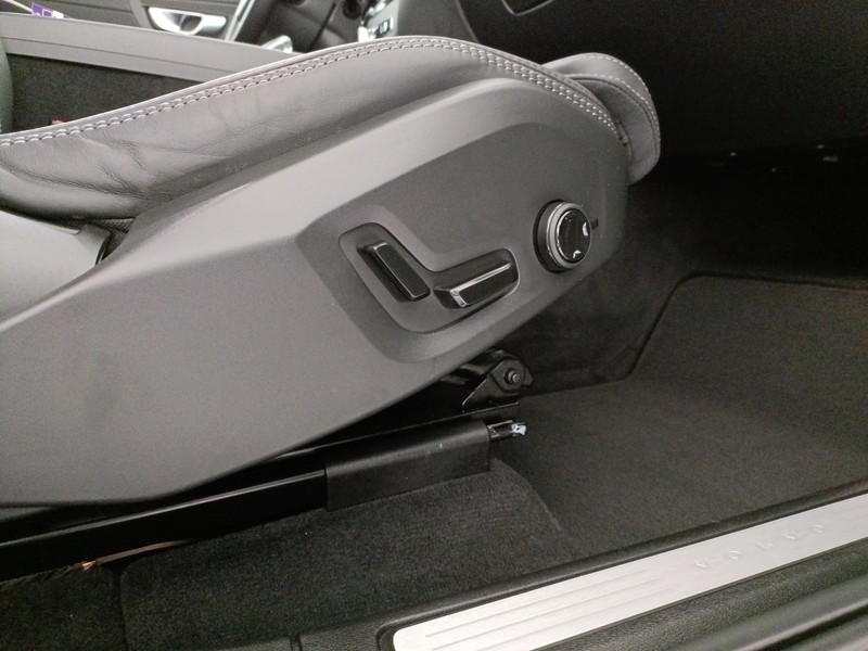 Volvo XC60 2.0 b4 plus dark auto
