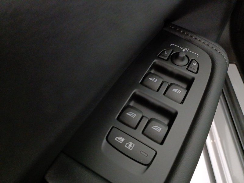 Volvo XC60 2.0 b4 plus dark auto