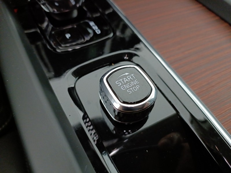 Volvo XC60 2.0 b4 plus dark auto