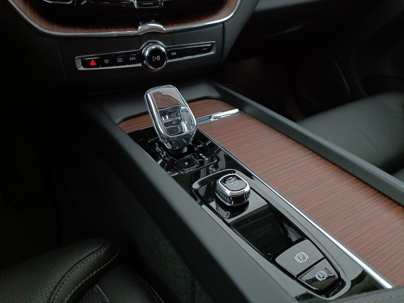 Volvo XC60 2.0 b4 plus dark auto