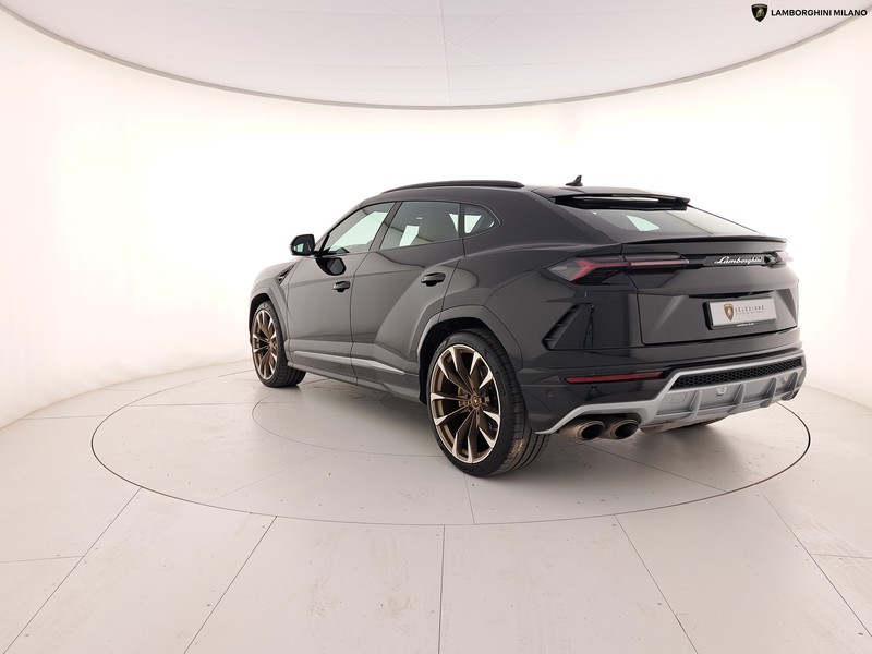 Lamborghini Urus 4.0 v8 auto