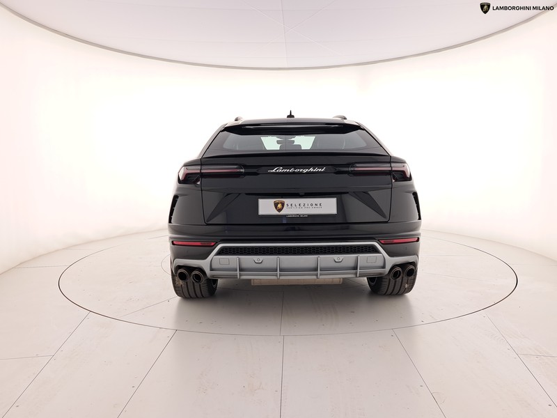 Lamborghini Urus 4.0 v8 auto