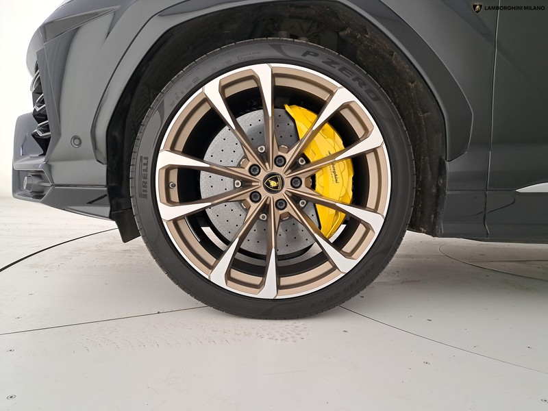 Lamborghini Urus 4.0 v8 auto