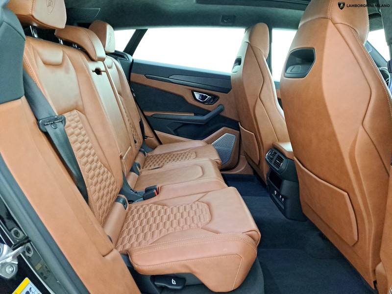 Lamborghini Urus 4.0 v8 auto