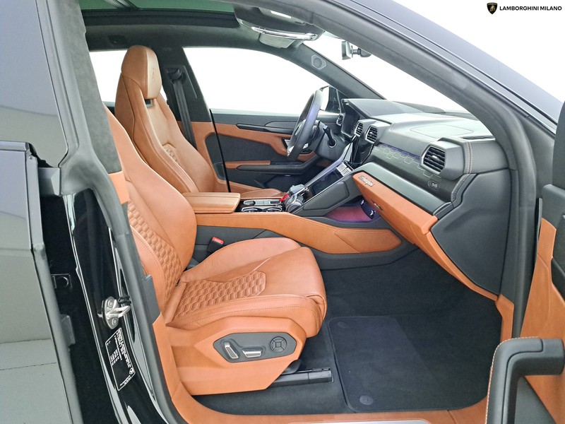 Lamborghini Urus 4.0 v8 auto