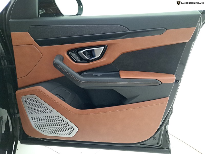 Lamborghini Urus 4.0 v8 auto