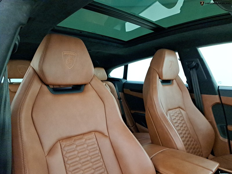 Lamborghini Urus 4.0 v8 auto
