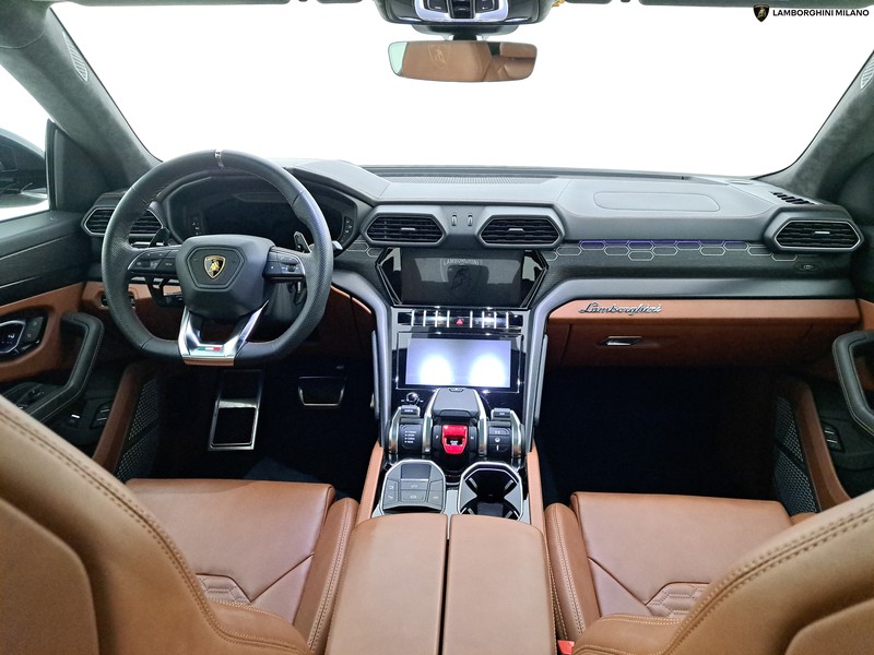 Lamborghini Urus 4.0 v8 auto