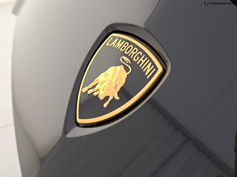 Lamborghini Urus 4.0 v8 auto