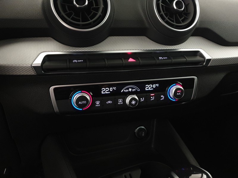 Audi Q2 35TFSI 150CV S tronic Carbon Edition