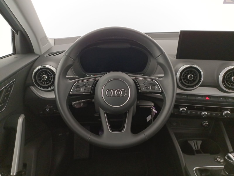 Audi Q2 35 1.5 tfsi admired