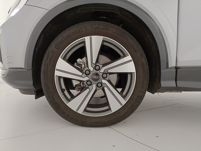 Audi Q2 35 1.5 tfsi admired