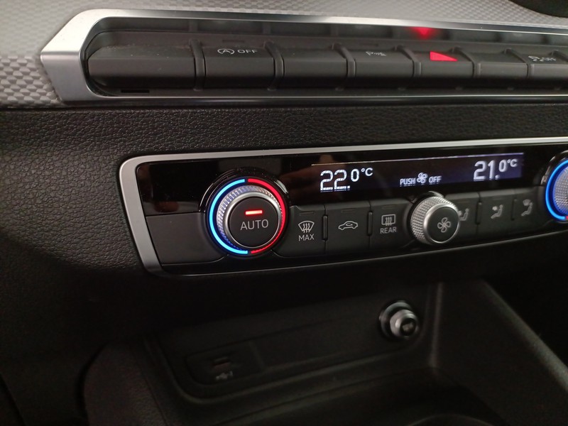 Audi Q2 35 1.5 tfsi admired