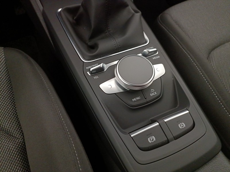 Audi Q2 35 1.5 tfsi admired