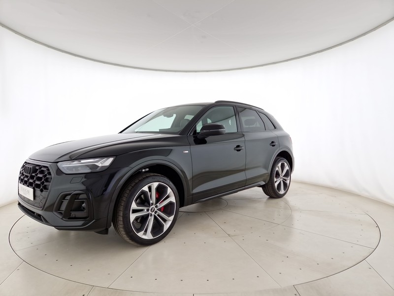Audi Q5 40 2.0 tdi mhev 12v identity black quattro s-tronic