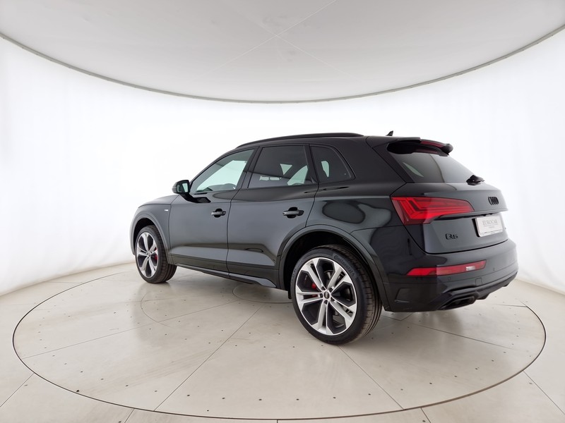 Audi Q5 40 2.0 tdi mhev 12v identity black quattro s-tronic