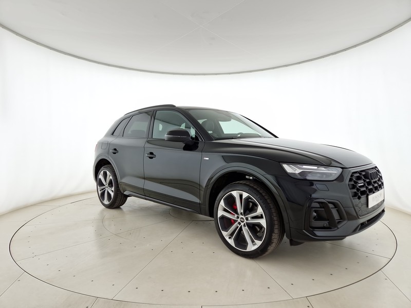 Audi Q5 40 2.0 tdi mhev 12v identity black quattro s-tronic
