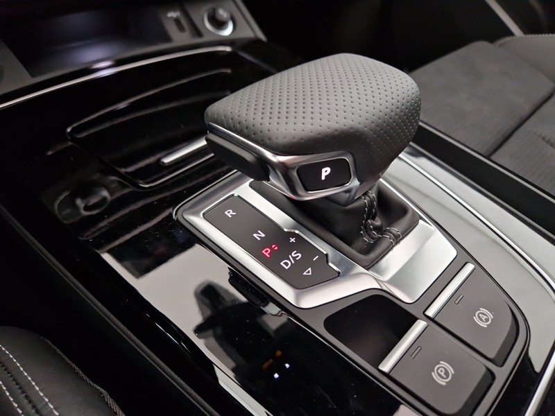 Audi Q5 40 2.0 tdi mhev 12v identity black quattro s-tronic