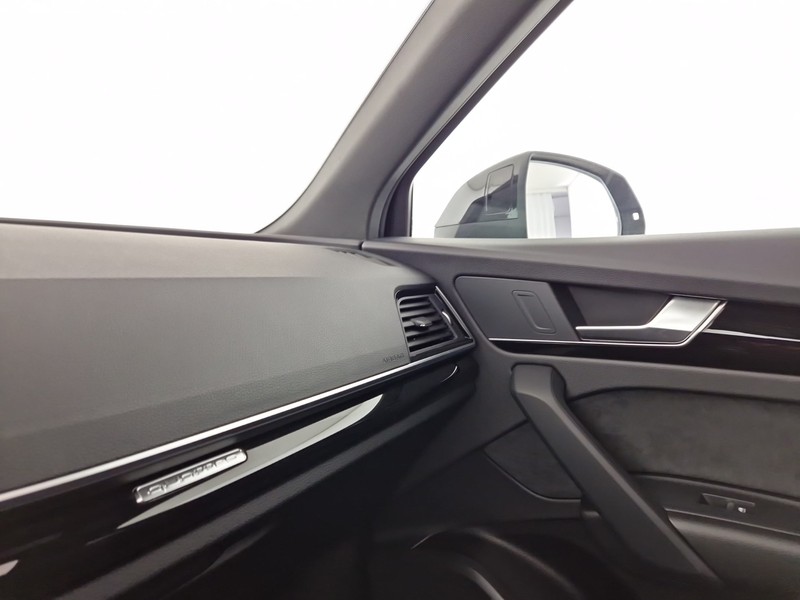 Audi Q5 40 2.0 tdi mhev 12v identity black quattro s-tronic