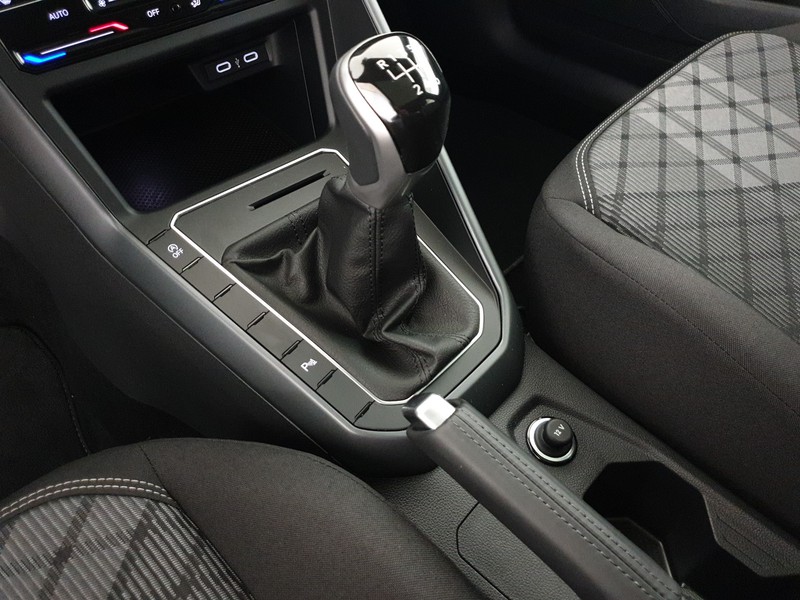 Volkswagen Taigo 1.0 tsi r-line 110cv