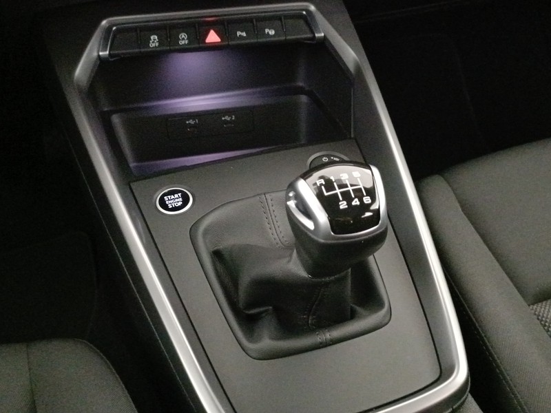 Audi A3 sedan 30 1.0 tfsi business advanced