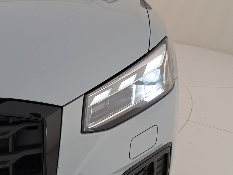 Audi Q2 30 2.0 tdi identity black