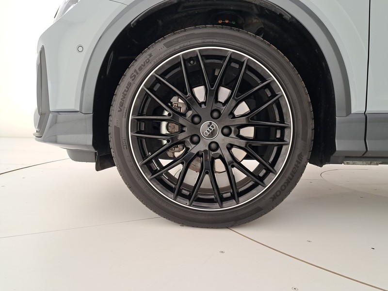 Audi Q2 30 2.0 tdi identity black