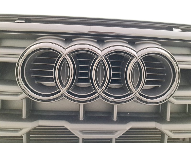 Audi Q2 30 2.0 tdi identity black
