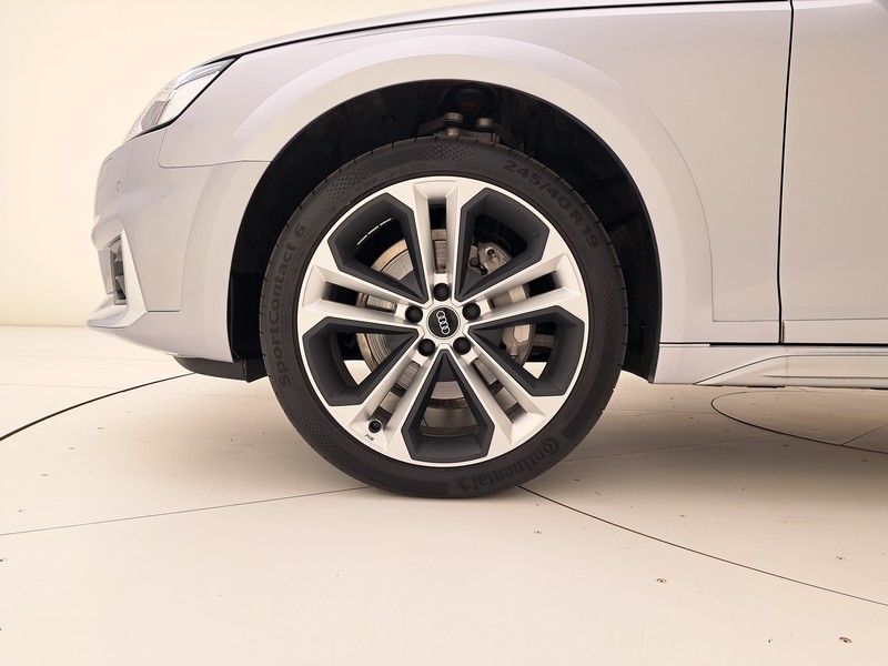 Audi A4 allroad allroad 40 2.0 tdi mhev identity contrast quattro 204cv s-tronic