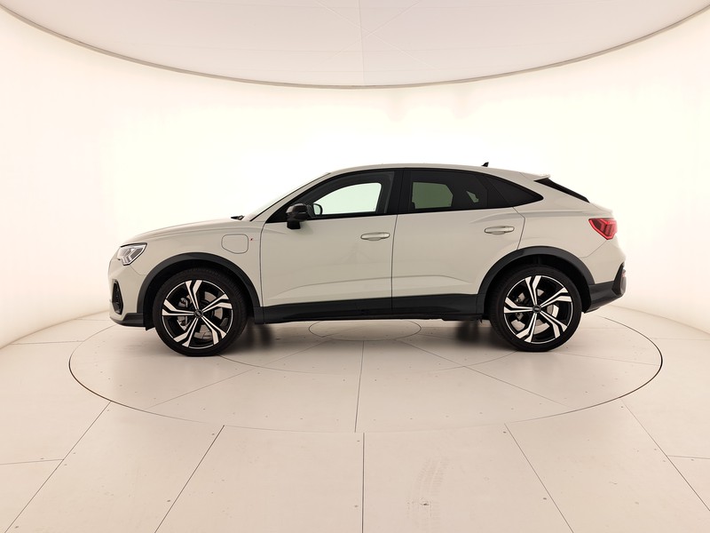 Audi Q3 sportback 45 1.4 tfsi e identity black s-tronic
