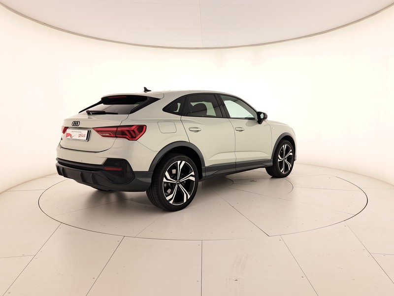 Audi Q3 sportback 45 1.4 tfsi e identity black s-tronic