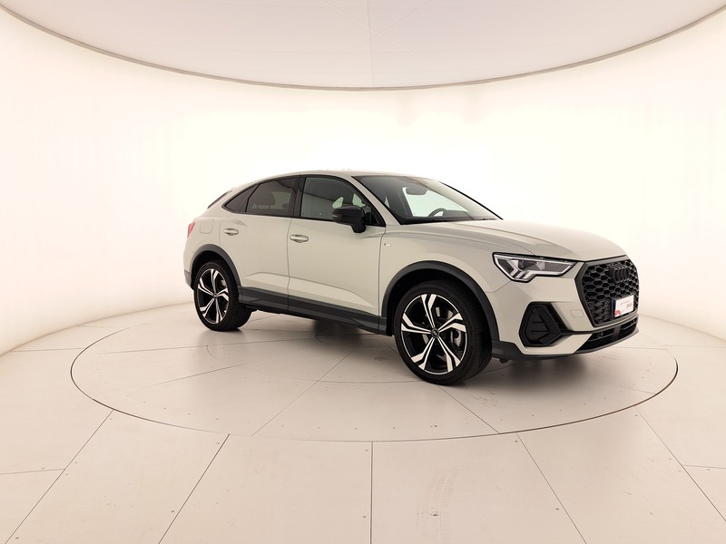 Audi Q3 sportback 45 1.4 tfsi e identity black s-tronic