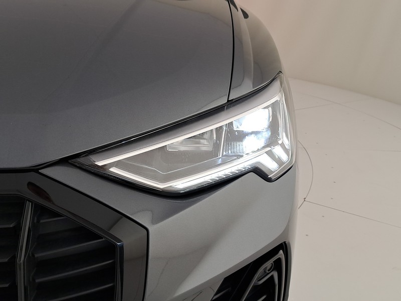 Audi Q3 35 2.0 tdi s line edition s-tronic