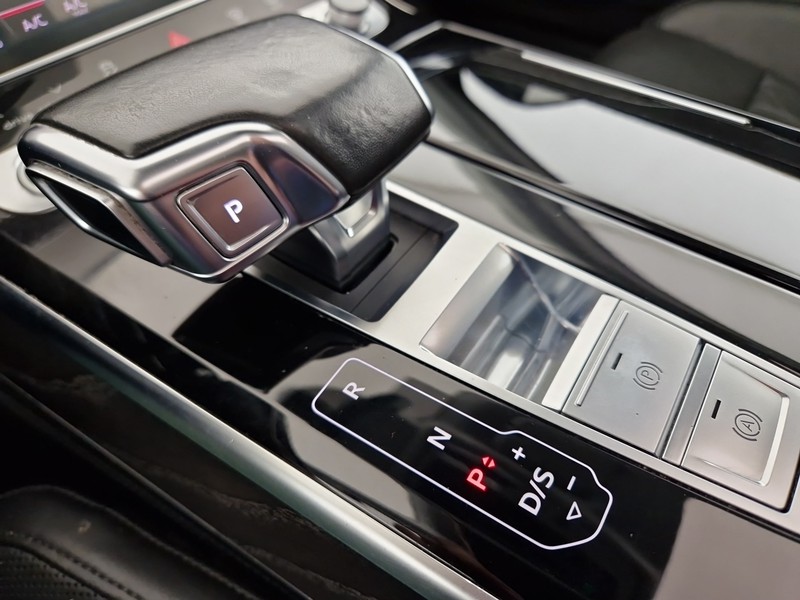 Audi A8 60 3.0 tfsi e quattro tiptronic