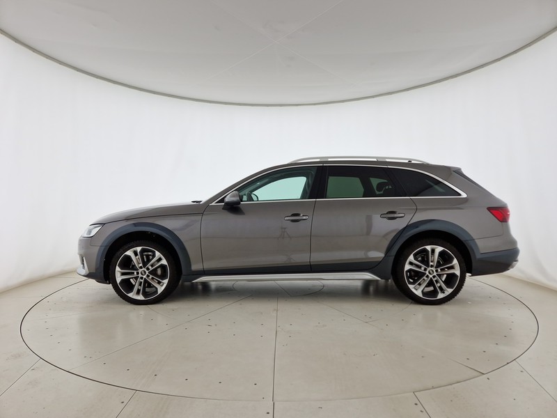 Audi A4 allroad allroad 40 2.0 tdi mhev identity contrast quattro 204cv s-tronic