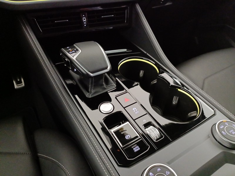 Volkswagen Touareg 3.0 v6 tdi scr r-line 231cv auto