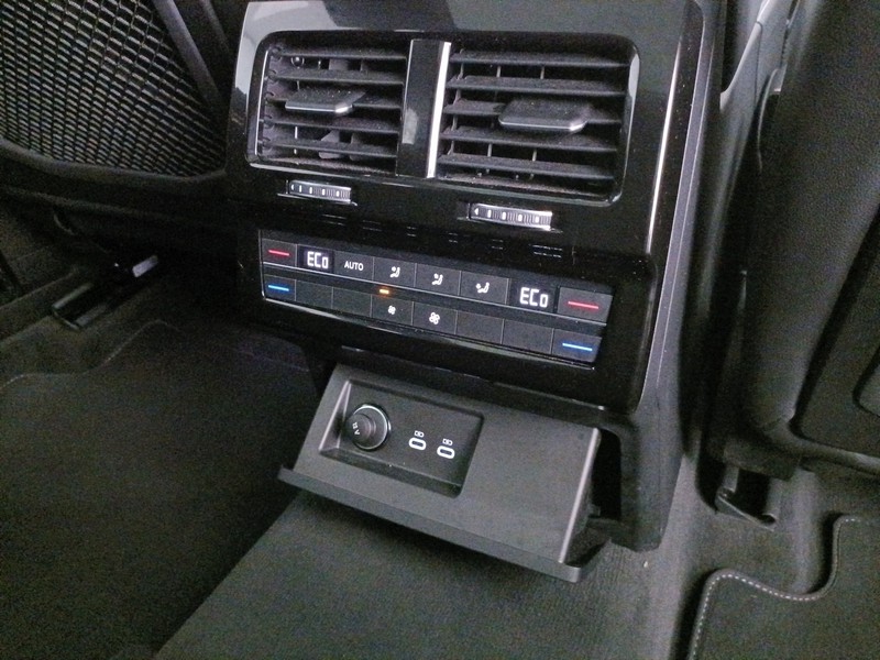 Volkswagen Touareg 3.0 v6 tdi scr r-line 231cv auto