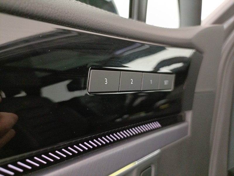 Volkswagen Touareg 3.0 v6 tdi scr r-line 231cv auto