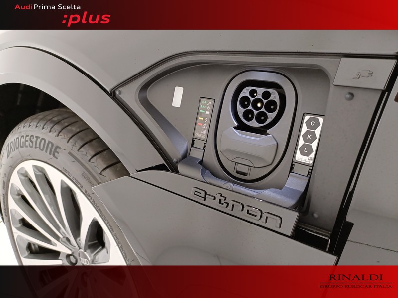 Audi Q8 e-tron 55 s line edition quattro