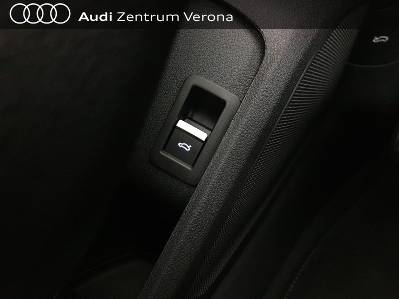 Audi A4 40g-tron 170CV Str S line Edition Listino: 62.377€
