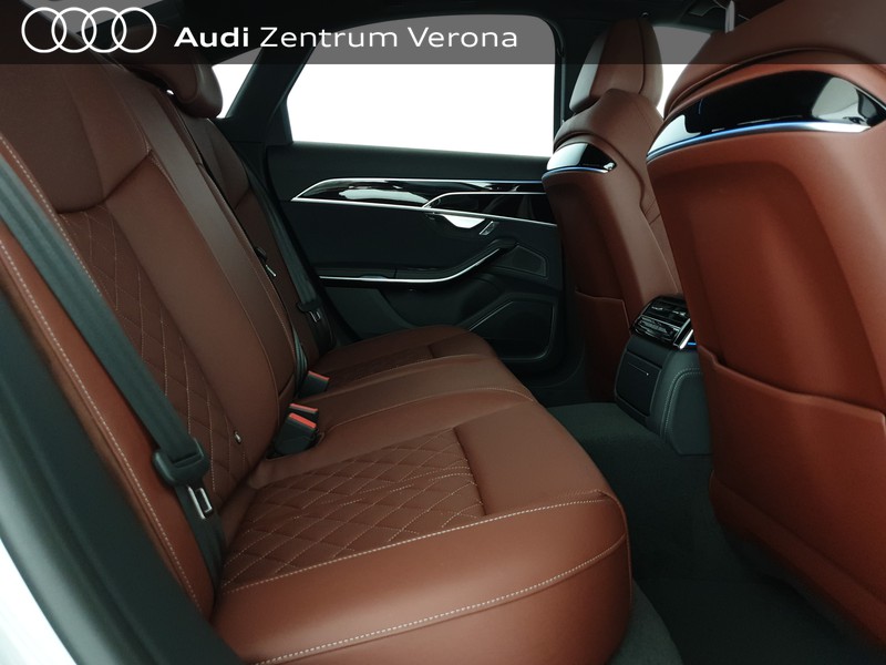 Audi S8 4.0TFSI 571CV Q. tiptr Sport Attitude L: 191.192€